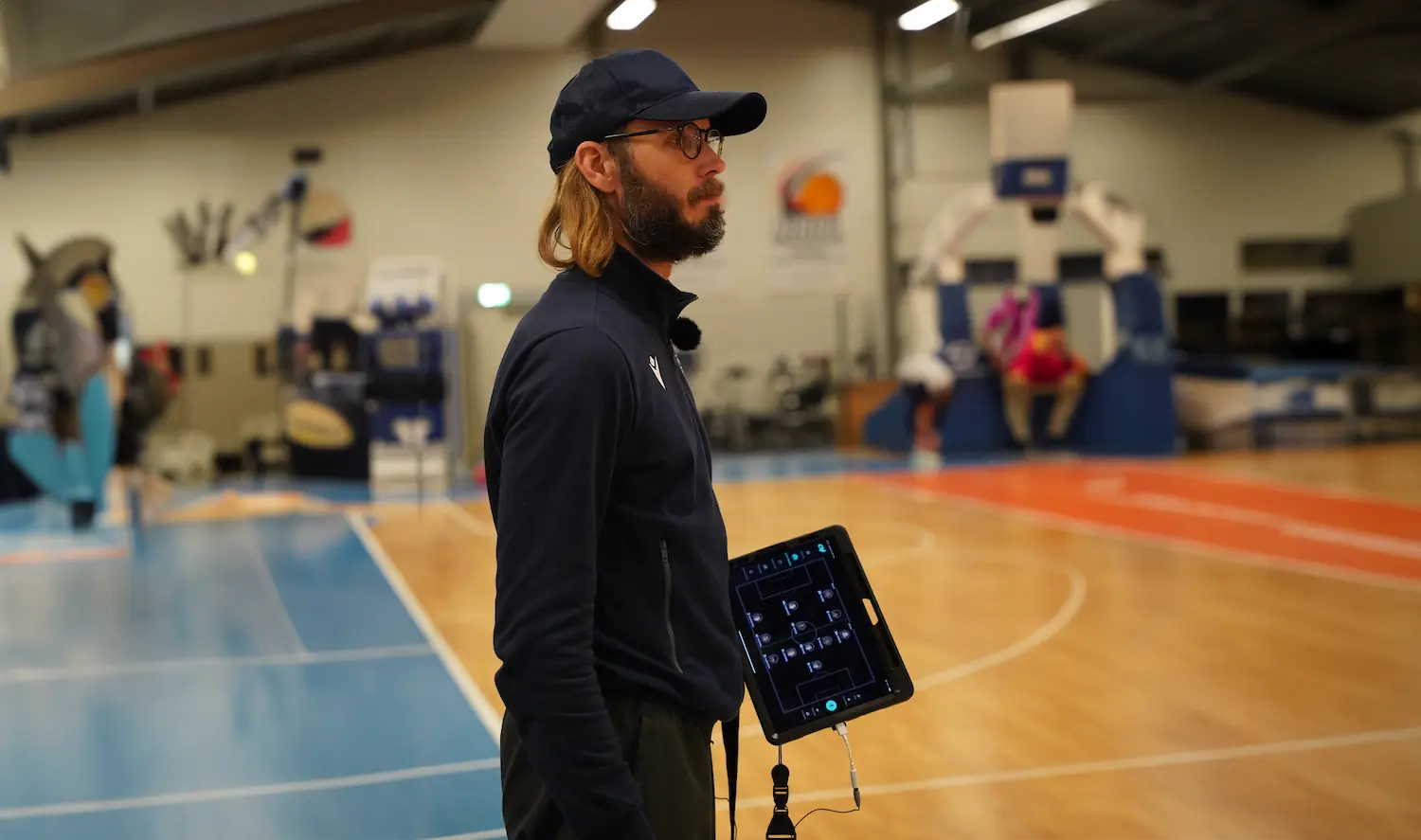 Coach Björn using the Coachwhisperer system while training