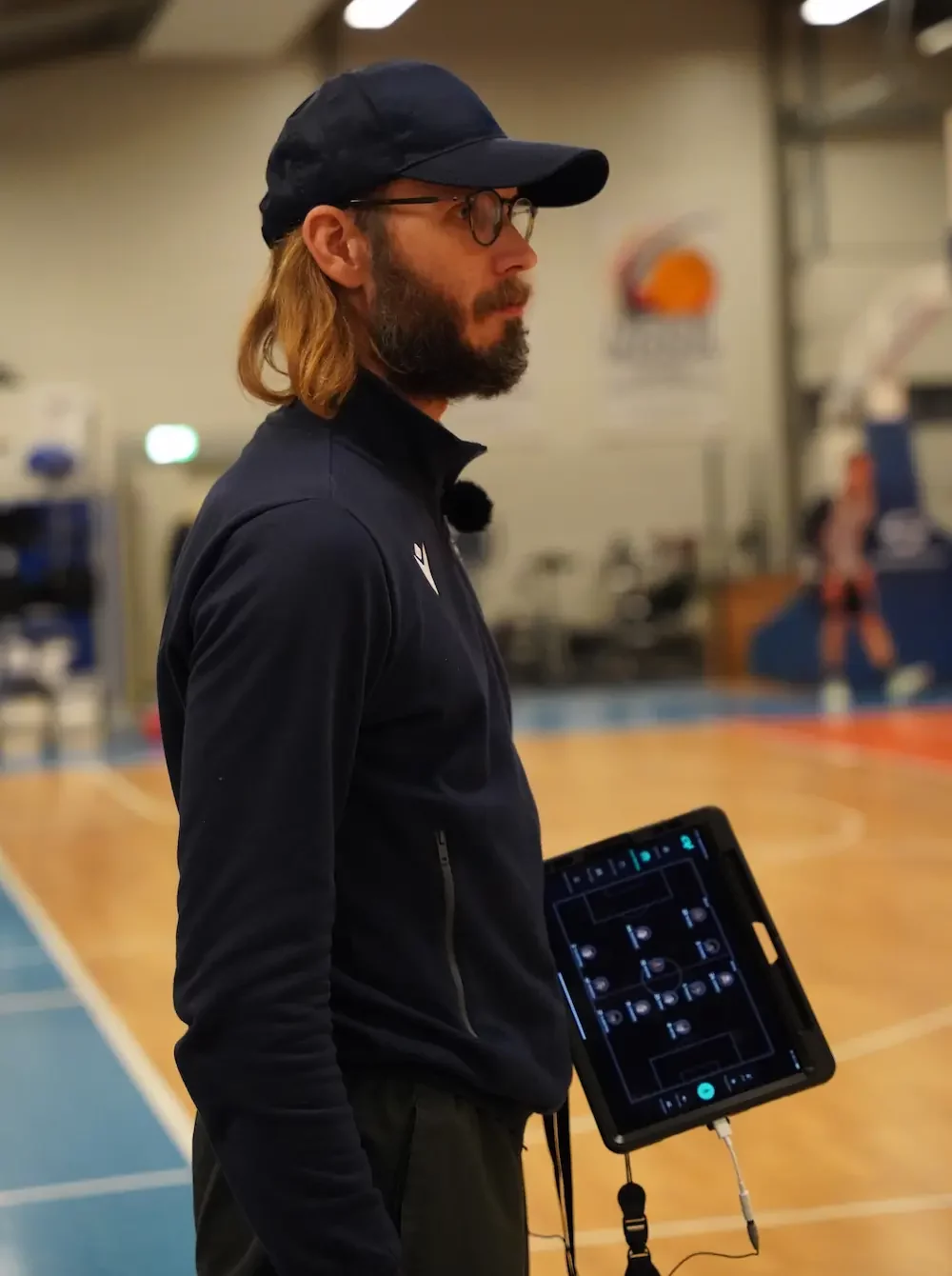 Medipolis sc jena basketball coach Björn using the Coachwhisperer system
