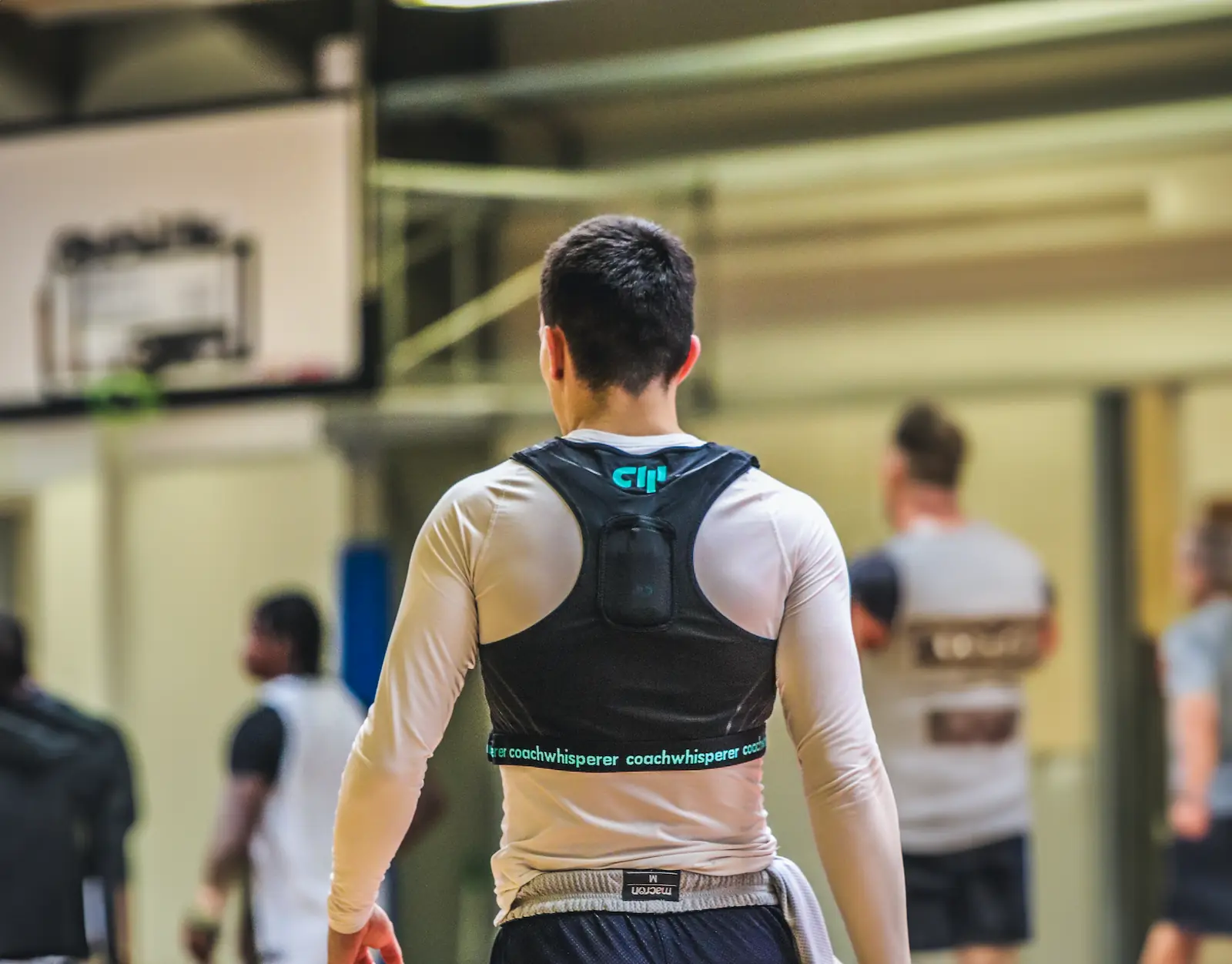 Basketball player wearing a Coachwhisperer vest (Soundstar)